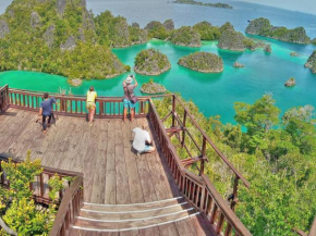 Abner raja ampat traveling